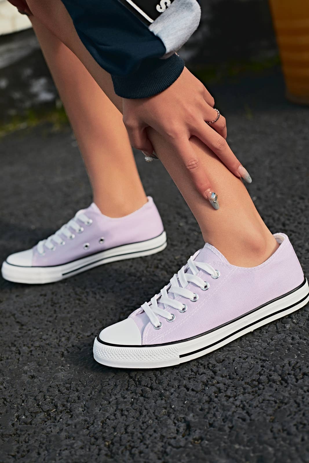 ERYNN - Wholesale Lifestyle Sneakers - Women's - Simple fabric sneakers - Yeela28