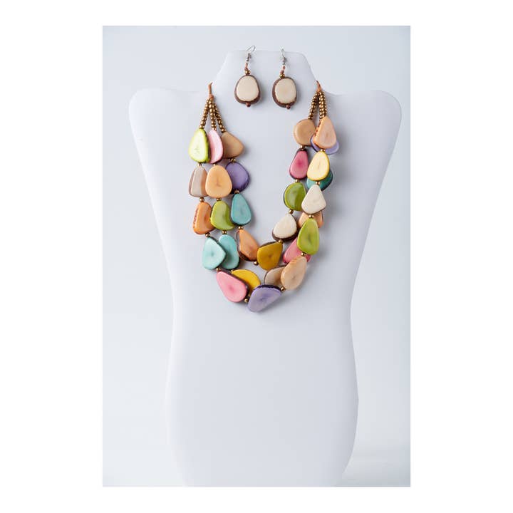 TaguArtsy – Großhandel Schmucksets – Zaley Halskette und Ohrringe aus organischem Tagua-Design mit drei Strängen27