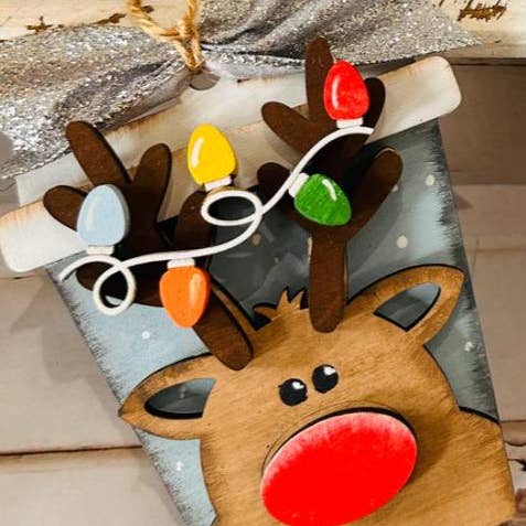 Ornamento Renna Latte P13614 per la vendita all'ingrosso da parte di Paisley Grace Makery