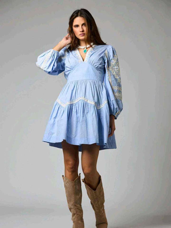 ROBE COURTE À MANCHES LONGUES EN COTON BRODÉ BOHO CHIC pour la vente par SWEET MAGIC MODA Y COMPLEMENTOS