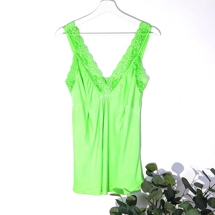 Satinfølelse vintagevask blondekant cami top (S-M) for engroshandel hos Tempest Designs