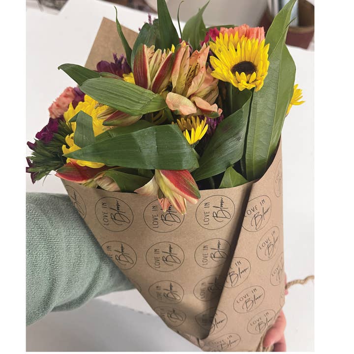 Red Barn Canvas - Wholesale Party Favor - Love Is In Bloom | 25 Flower Wraps