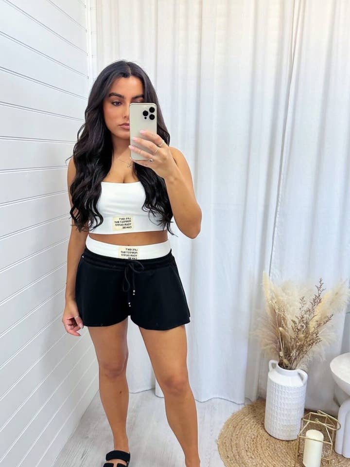 Schwarzes Sport-Bralette und Shorts Co-Ord-Set - Briar für den Großhandel von Femme Luxe