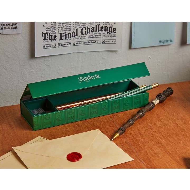 Insight Editions - Wholesale Pencil Case/Pouch - Harry Potter: Slytherin Magnetic Pencil Box