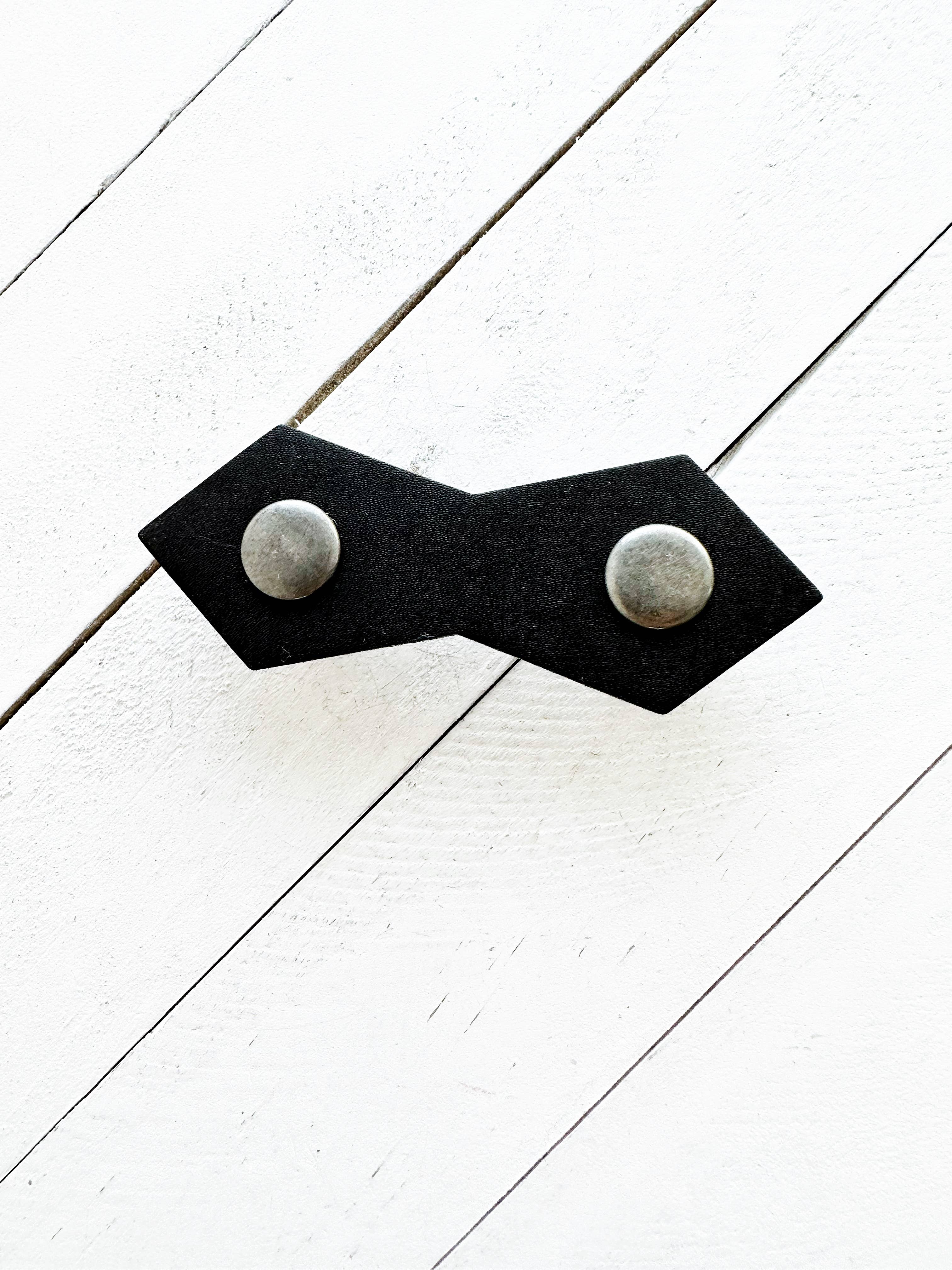 KardiKlips - Wholesale Brooch - Leather Cinch Clips for Clothing, Black & Silver Minimalist1