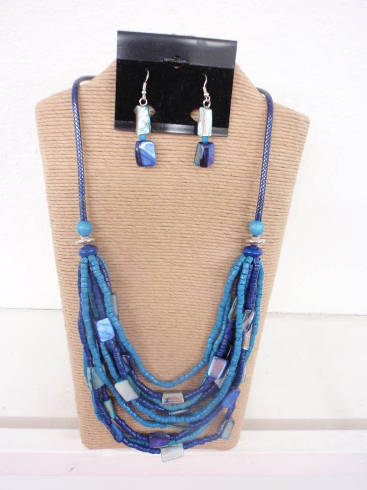 BLAUW WAXKOORD MET KETTING IN BIBSTIJL VAN HOUT EN KABIBI SCHELPVORM voor wholesale door International Duru's