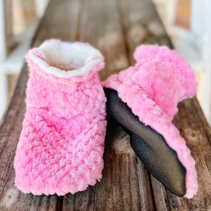 LE Hot Pink Spa Cloud Booties klaar voor verzending voor wholesale door Kalin Marie