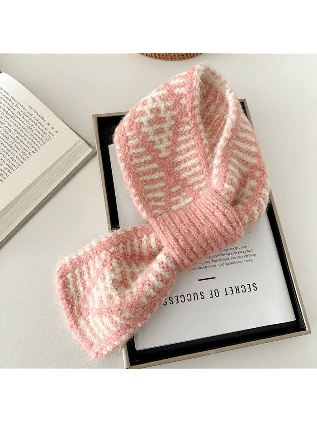 Funkyrel® Atzbranding Limited - Wholesale Scarf - Women's - Scarvii - Two-Tone Knitted Scarf with Slip-Through Design11