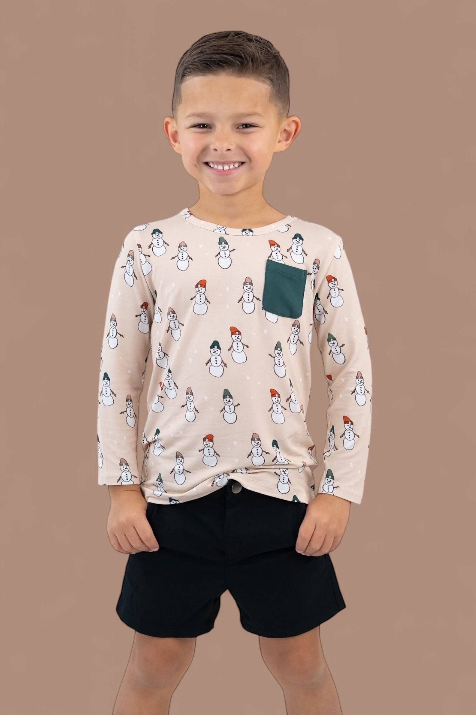 Dream Big Little Co. – T-shirt - Crianças por atacado – T-SHIRT DE BOLSO SONHO AMIGOS GEADOS0