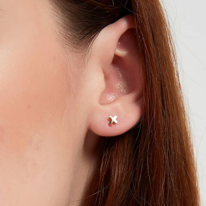 Melange Blanc - Wholesale Knopjes/oorstekers - Handley x oorbel met kruisje, sierlijk oorknopje, kruissteek5