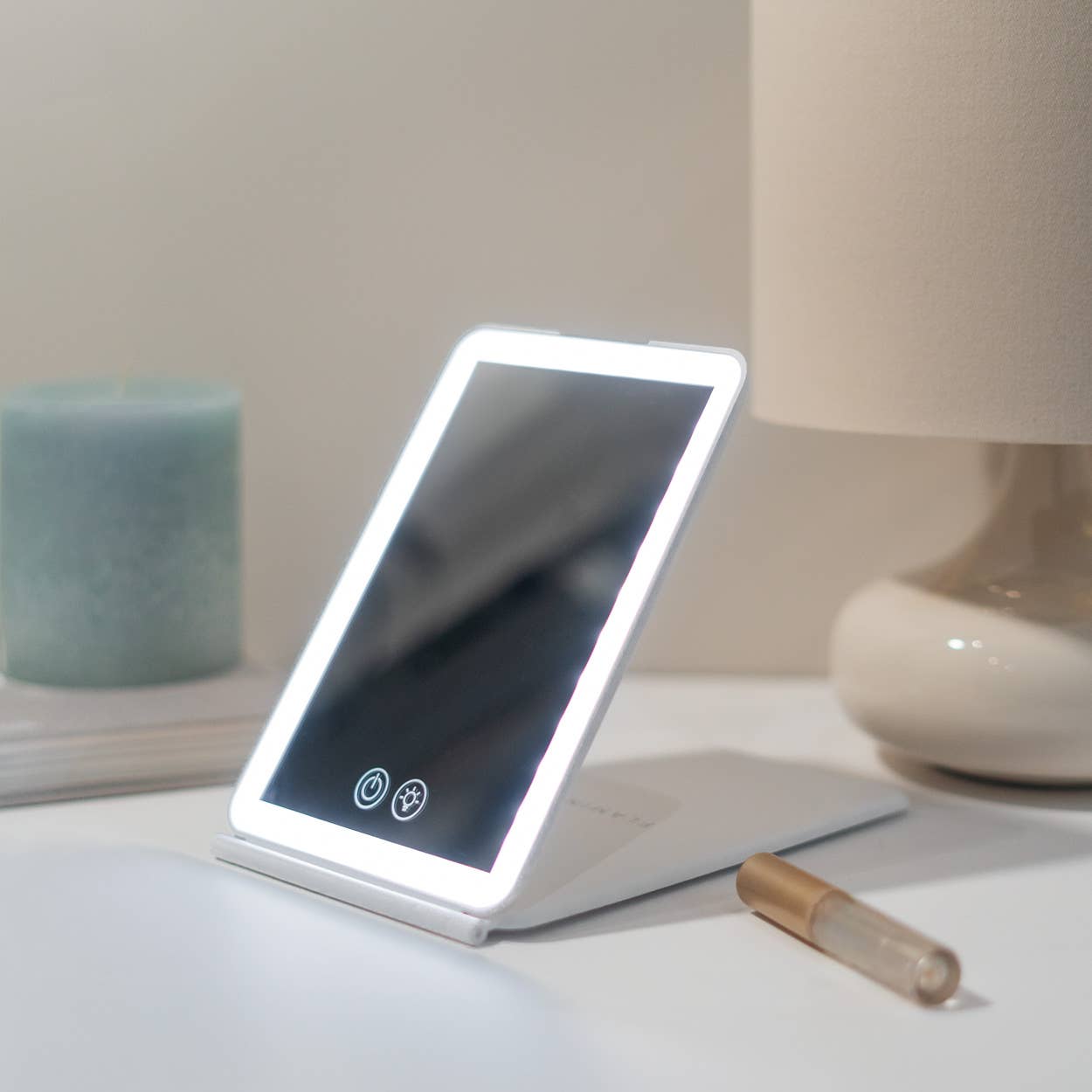 Flamingueo – Espelho para maquilhagem por atacado – Espelho de Viagem com luz LED AIRE SÓ FICHA EUROPEIA4