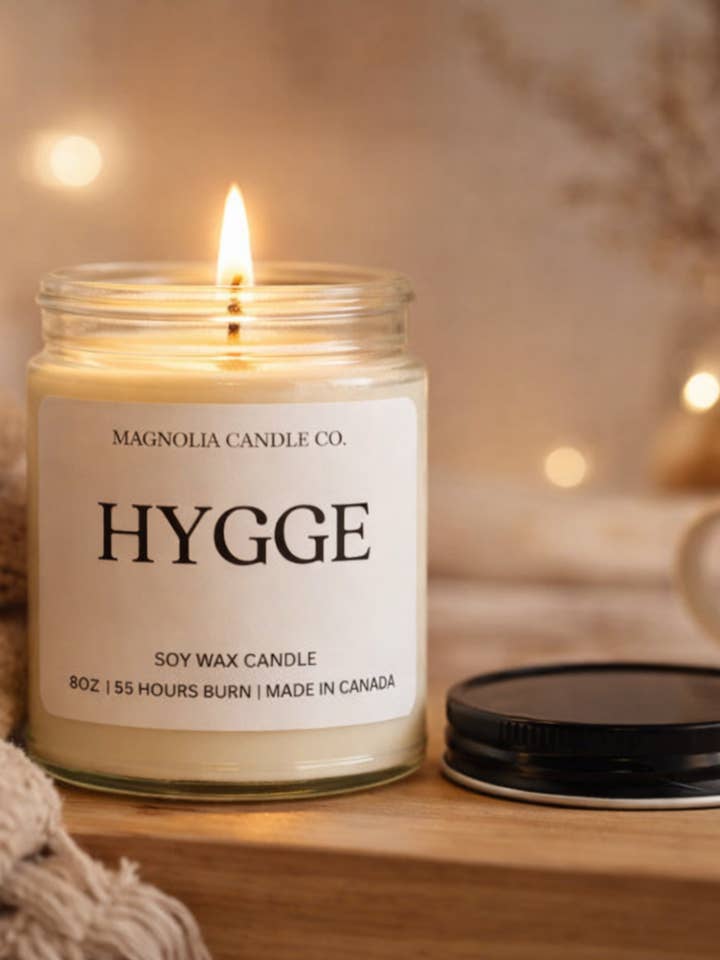 Hygge | Bougie en cire de soja non toxique | 8oz pour la vente par Magnolia Candle Company