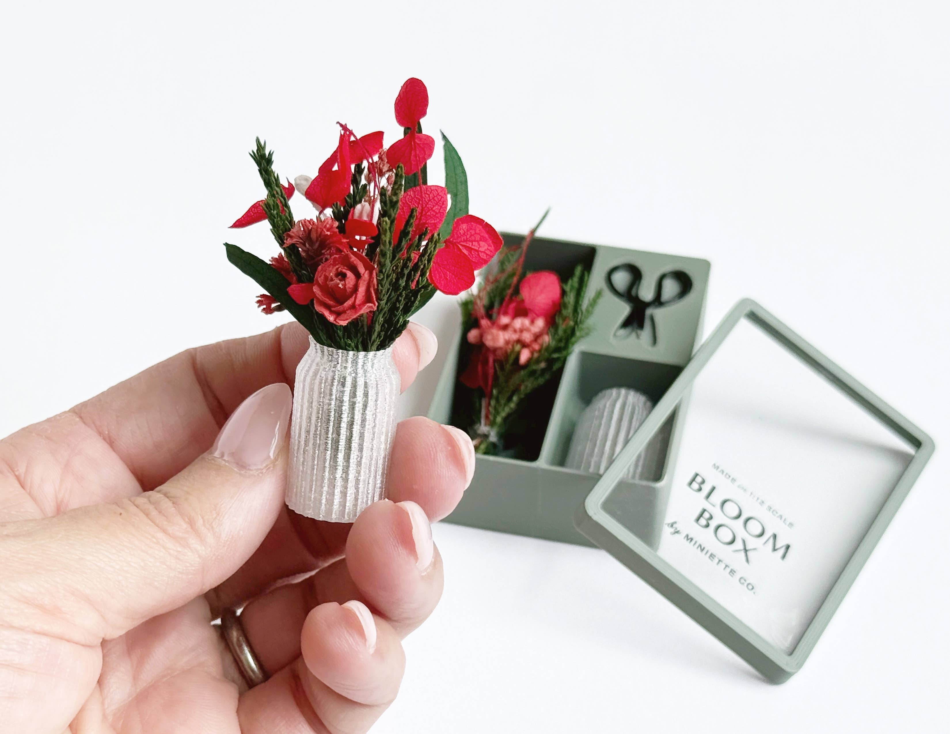 Miniette - Wholesale Dried/Pressed Flowers - Miniature Winter Holiday Bouquet Gift Box5