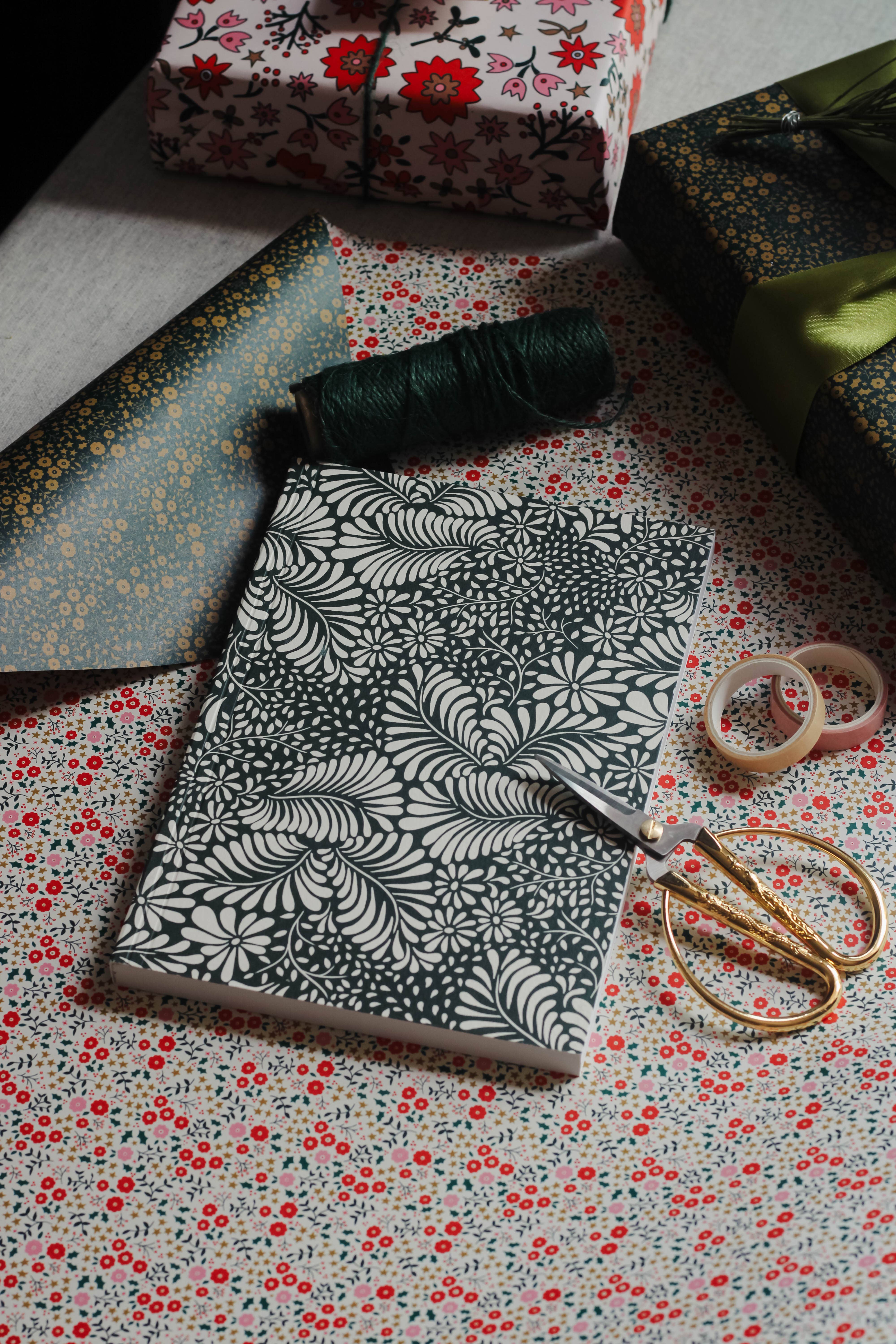 Lucy says I do – wholesale Flat wrap – Little Flower and Star Christmas Gift Wrap double sided7