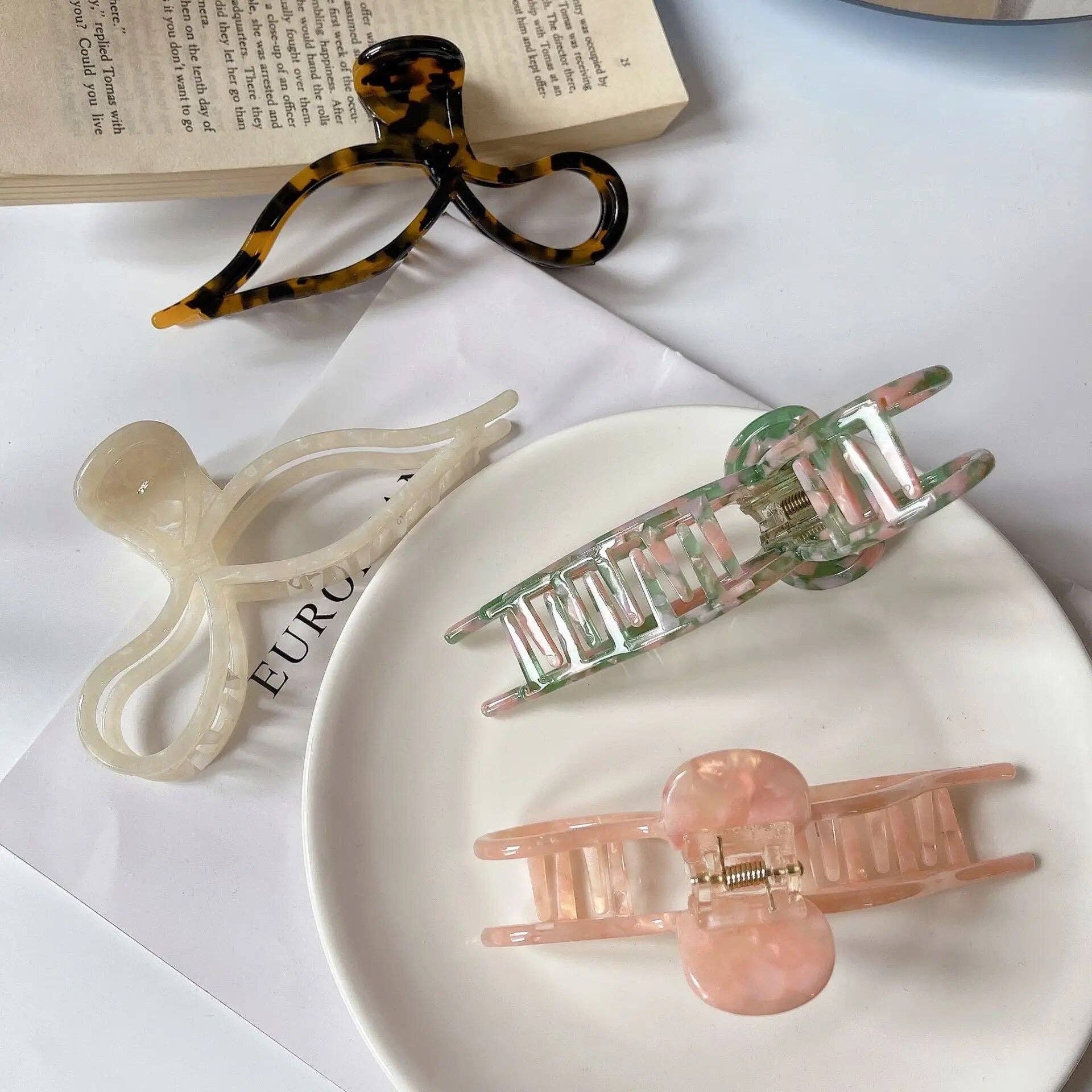 Folie à Trois - Wholesale Hair Clip - Women's - Coquette HAIR CLIP1