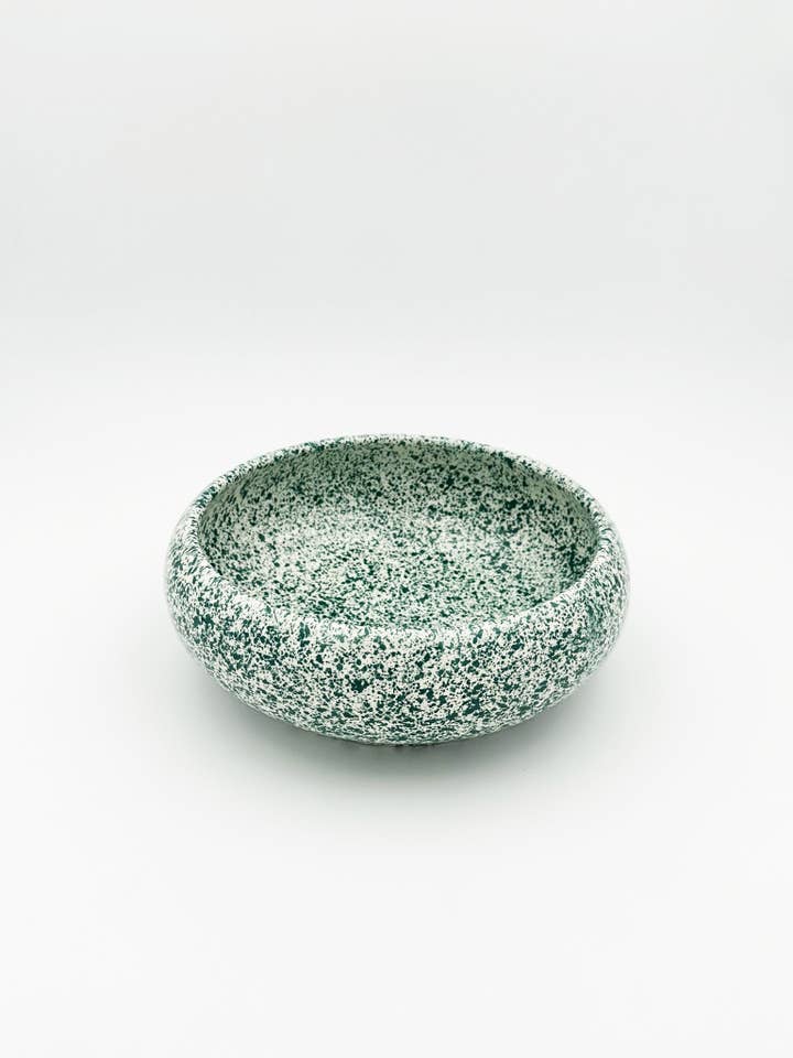 Djup tallrik med gröna fläckar för wholesale av Marobali
