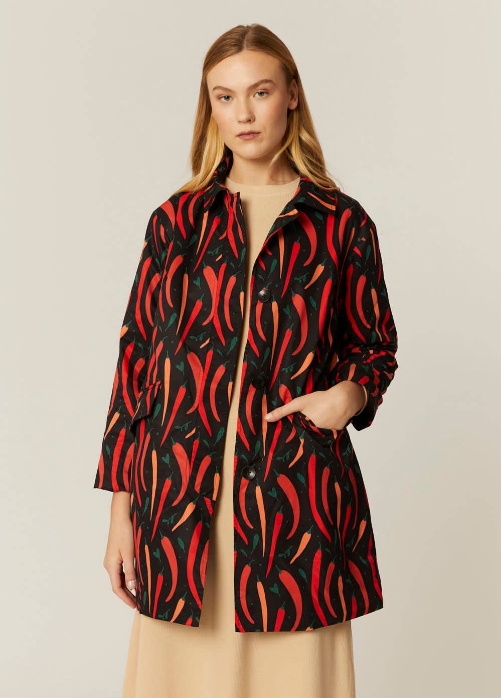 Pepaloves – Engroshandel Jakke - Dame – Kort chilimønstret trenchcoat til kvinder1