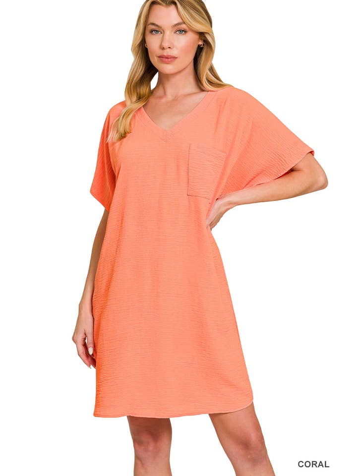 42POPS – wholesale Klänning - Dam – .Woven Airflow V-ringad T-shirtklänning med fickor19