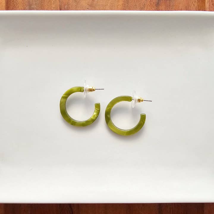 Cam Mini Hoops - Oliva // Gioielli, Orecchini, Autunno per la vendita all'ingrosso da parte di Spiffy & Splendid