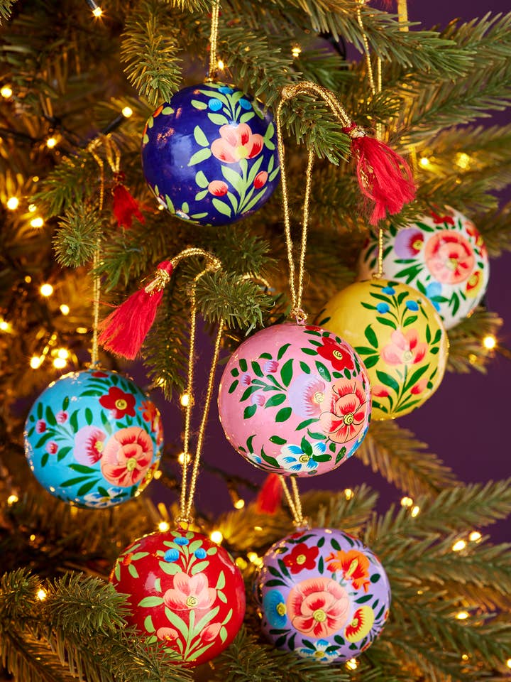 Kashmirische Blumenkugel Handbemalte Weihnachtsdekoration für den Großhandel von Namaste