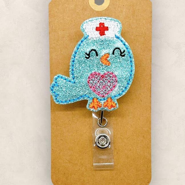 Enrouleur de badge d'infirmière oiseau pour la vente par The SmallTownSunshine Company