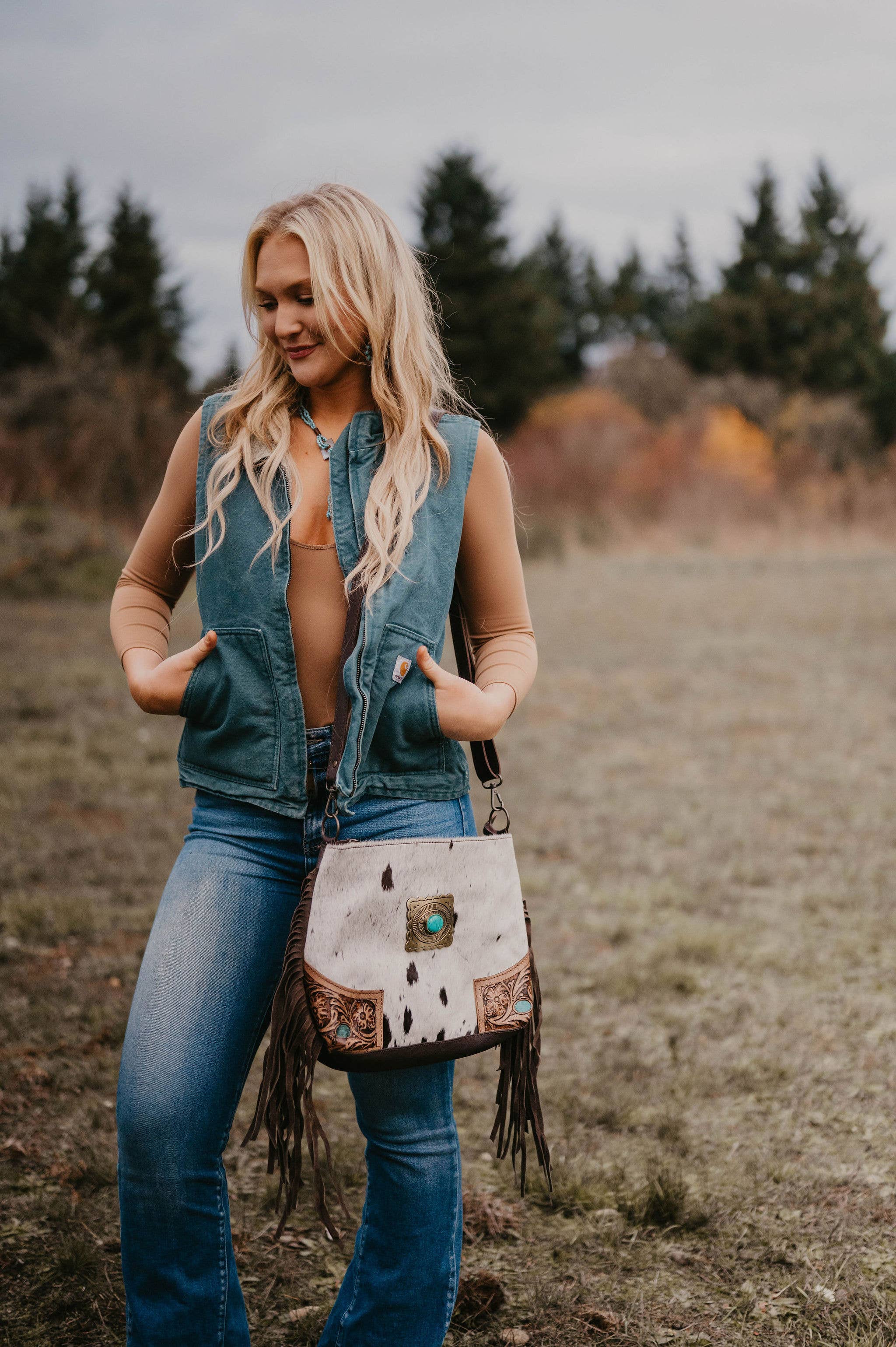 FRINGE & LUXE - Wholesale Crossbody Bag - Women's - Cowhide tooling carved fringe bag4