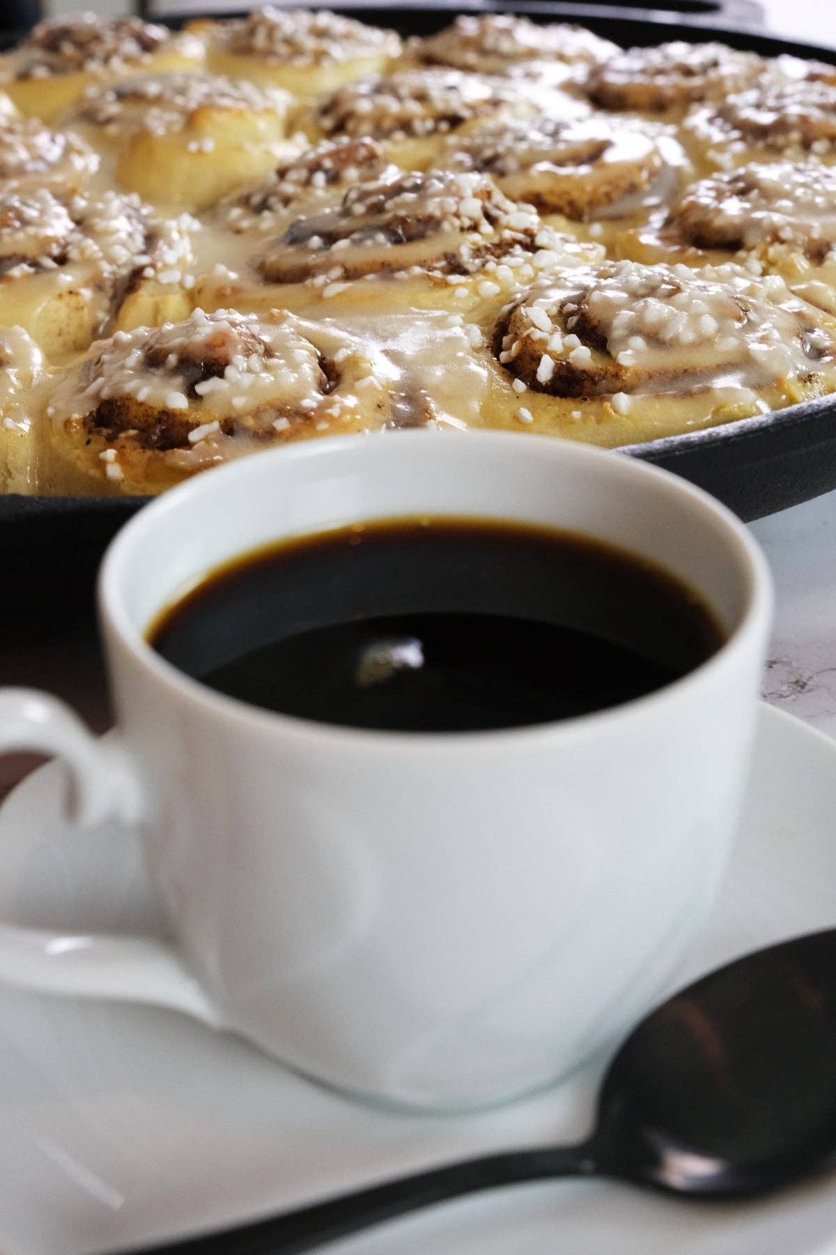 Crucible Cookware - Wholesale Cast Iron Skillet - Cast Iron Pizza Pan 13.8"/35 cm, Baking Pan, Cooking Griddle10