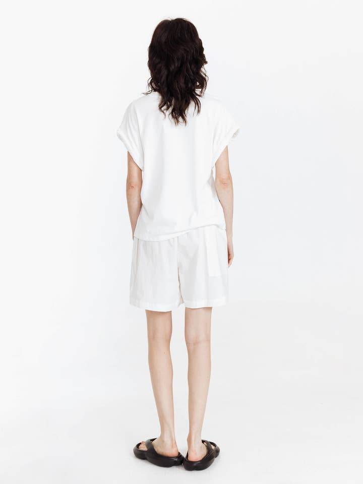Round Neck White Casual T-shirt for wholesale on Faire
