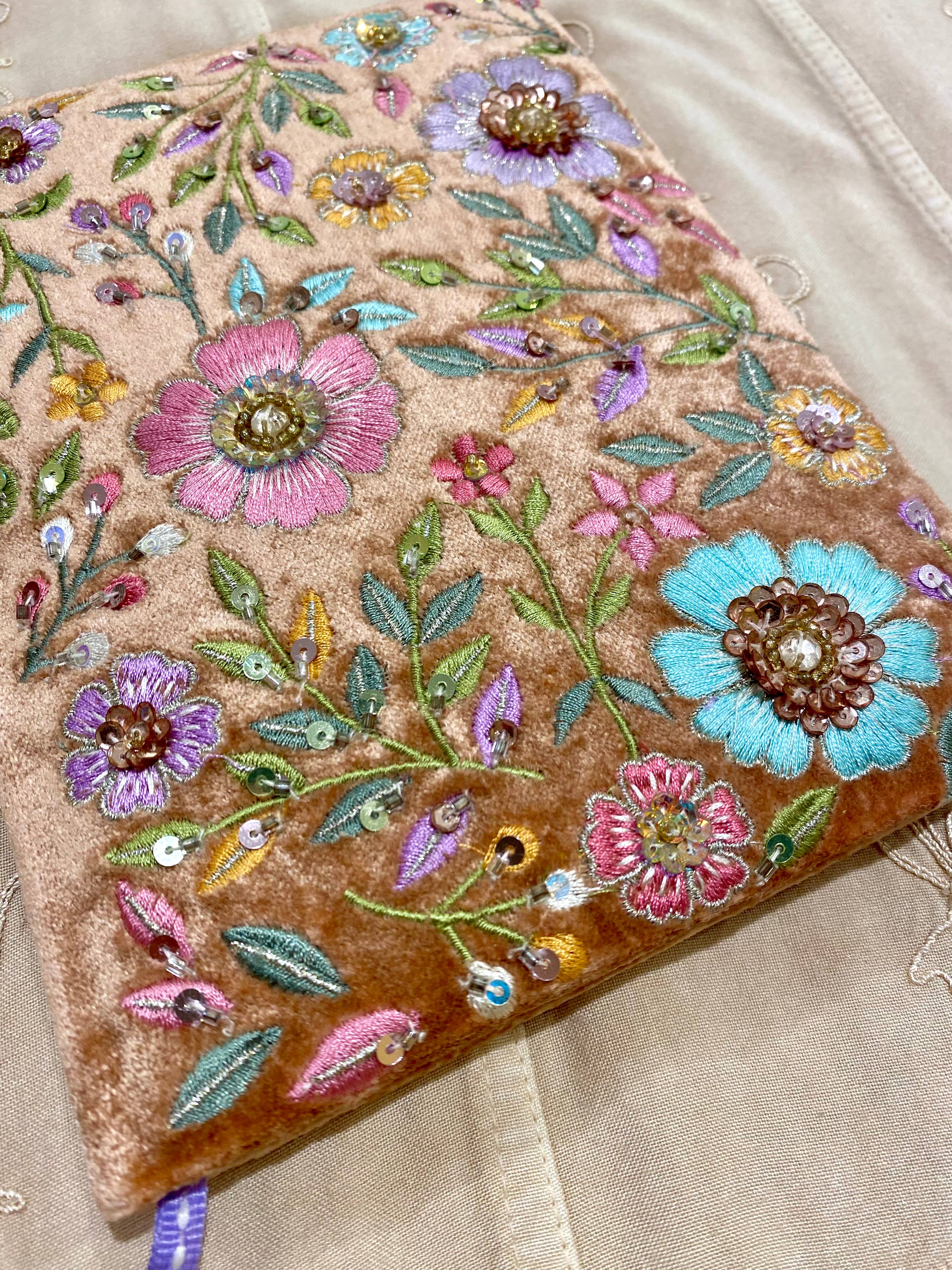 Temple of Treasure - Vendita all'ingrosso Quaderni - Quaderno di velluto con perline e fiori, rosa tenue3