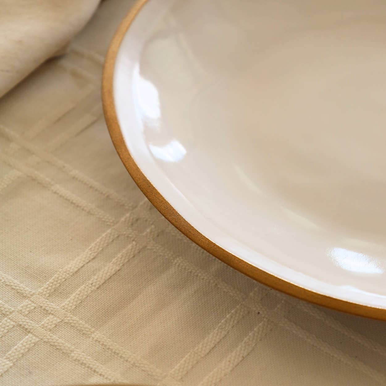 Nosse Ceramics - Vente Assiette - Assiette de table 28 cm – Bord ivoire doré1