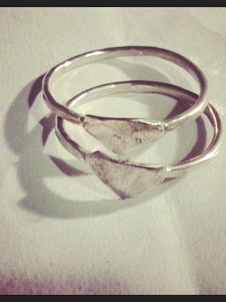 Triangel-Ring für den Großhandel von Zahavah Jewelry