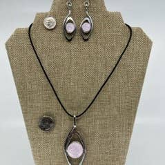 The Artist Jay – wholesale Pendant/charm necklace – Open Eye in Petal Pink, Plum, Neo Lavender, Salmon Pink, Turquoise Blue, Jade Green, Mint Green0