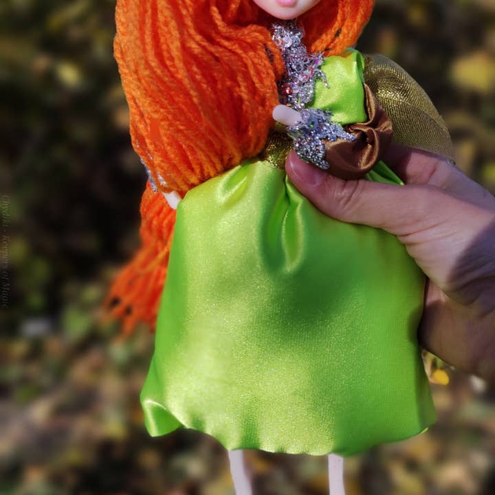 tutti i colori dell'arcobaleno Bambola decorativa da appendere fantasia stravagante in vendita all'ingrosso su Faire1