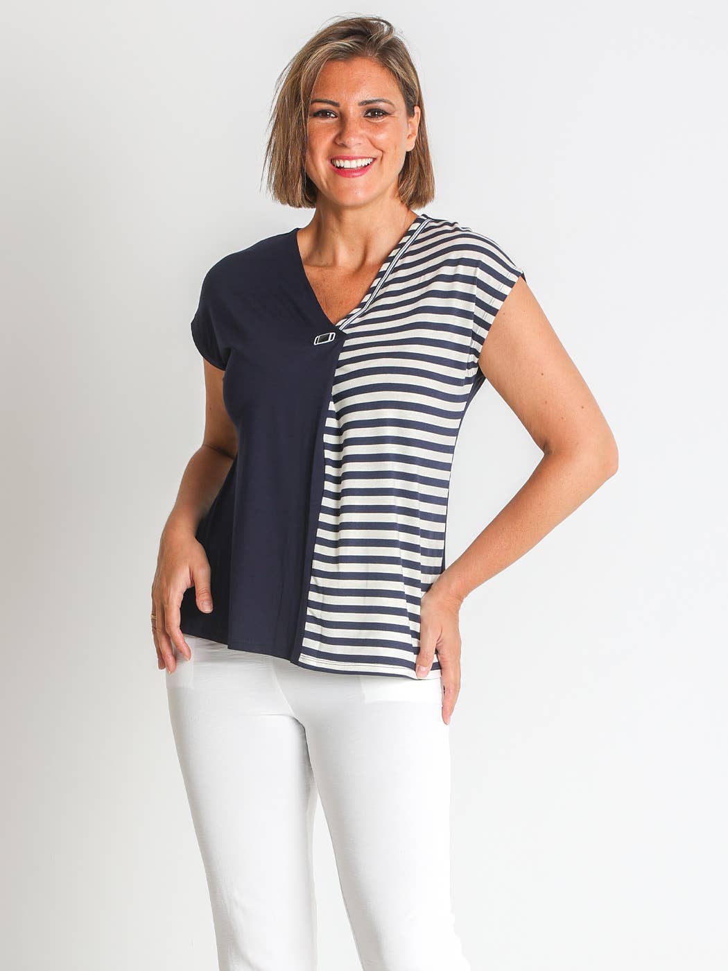 ENESTÅENDE 3675100 - STRIBET JERSEY T-SHIRT I VISKOSE for engroshandel på Faire