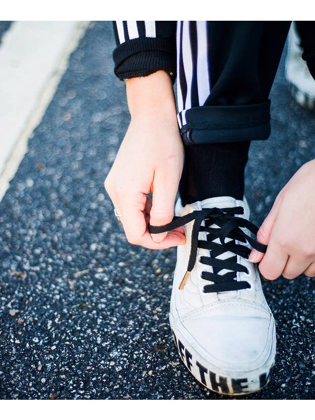 The Shoelace Brand – wholesale Shoelaces – Unisex – Black Rosé – Stretchy Black Cotton Shoelaces with Rosé Gold