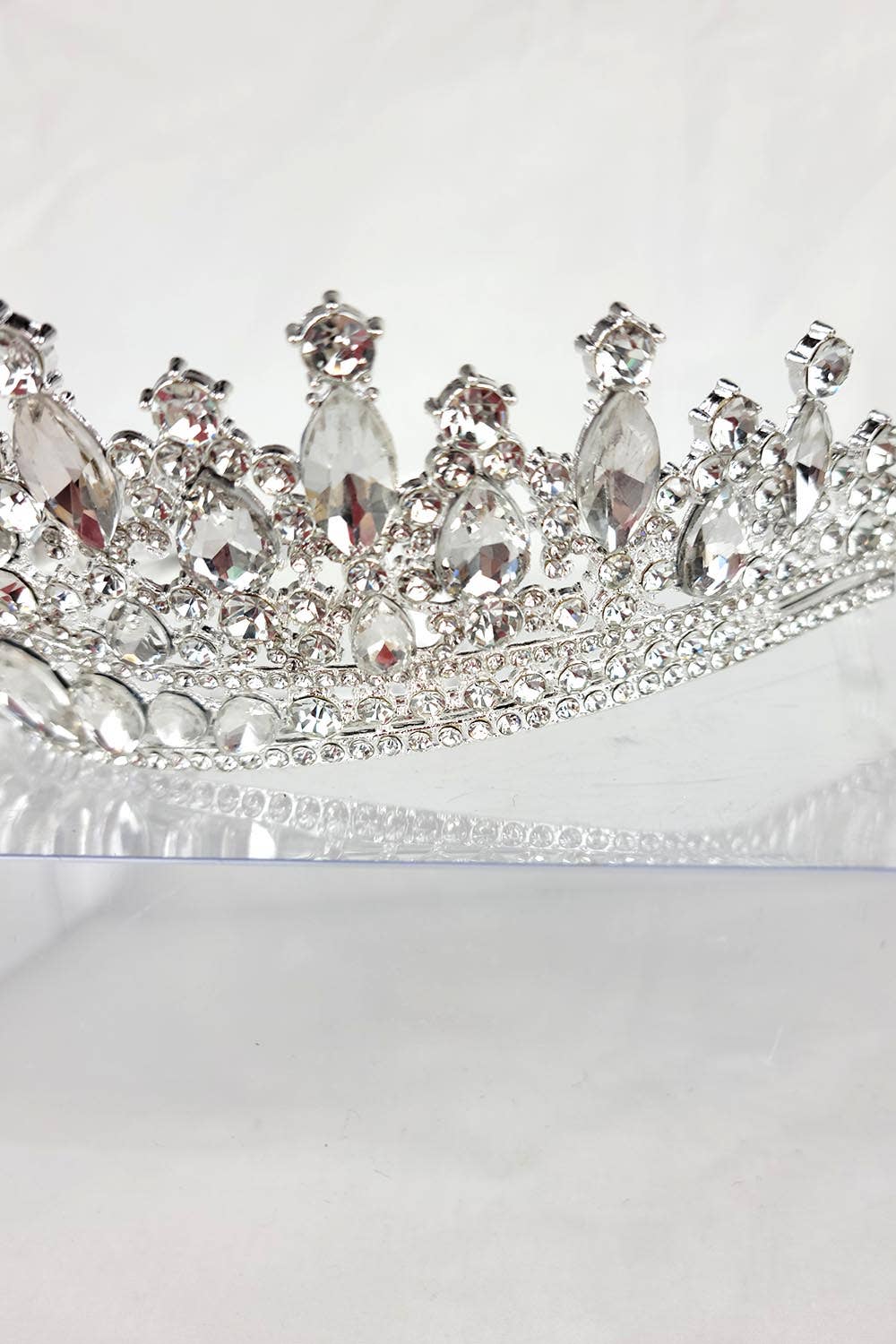 Chicas - Wholesale Tiara - Women's - One Size Fits All Tiara With Jewels HT93246