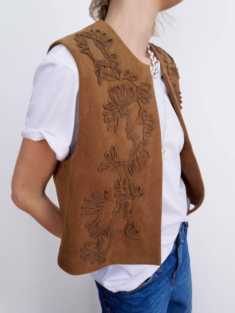 Rosa Clothing - Wholesale Outerwear Vest - Women's - Boho Suede Embroidered Vest Gilets12