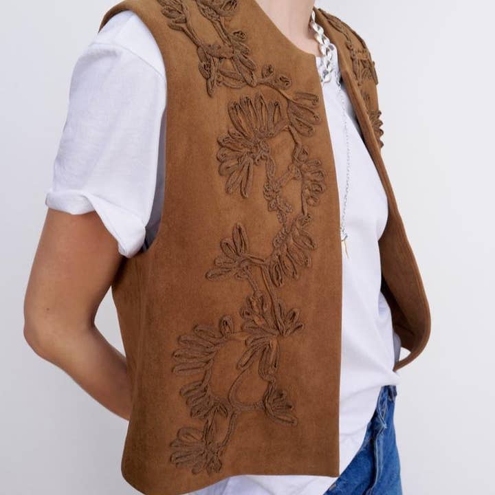Rosa Clothing - Wholesale Outerwear Vest - Women's - Boho Suede Embroidered Vest Gilets12