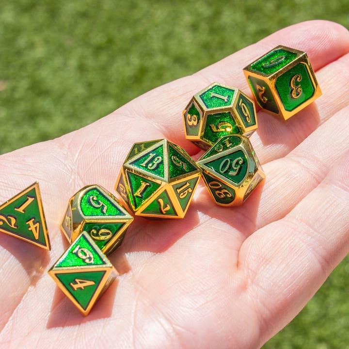 Metalen groene en gouden dobbelstenen voor wholesale door Mystery Dice Goblin