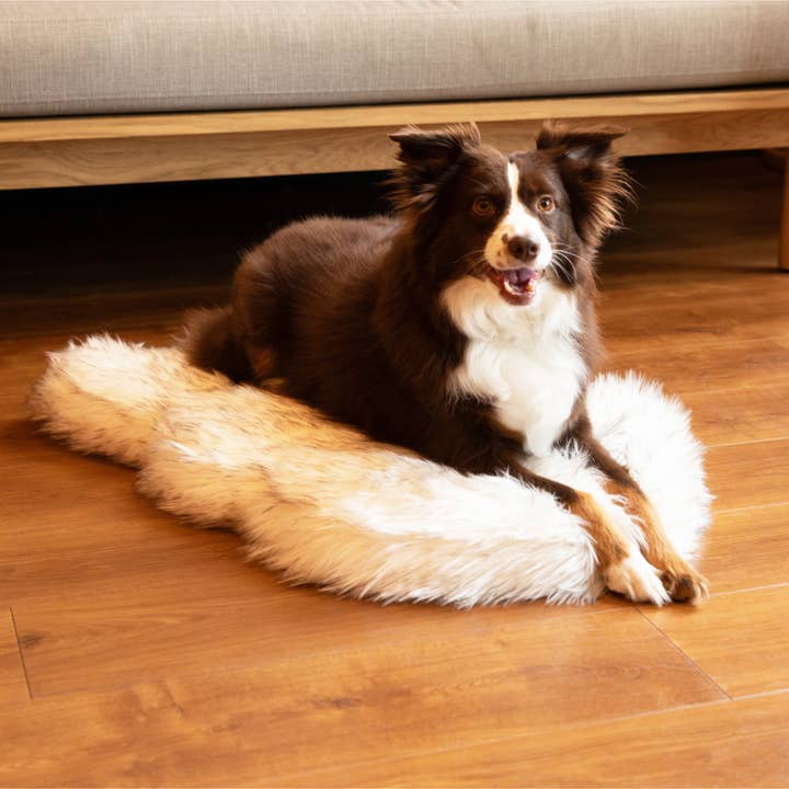 Paw Brands - Wholesale Pet Bed - Dog - PupRug by Paw.com™ Faux Fur Orthopedic Dog Bed - Curve White with Brown Accents10