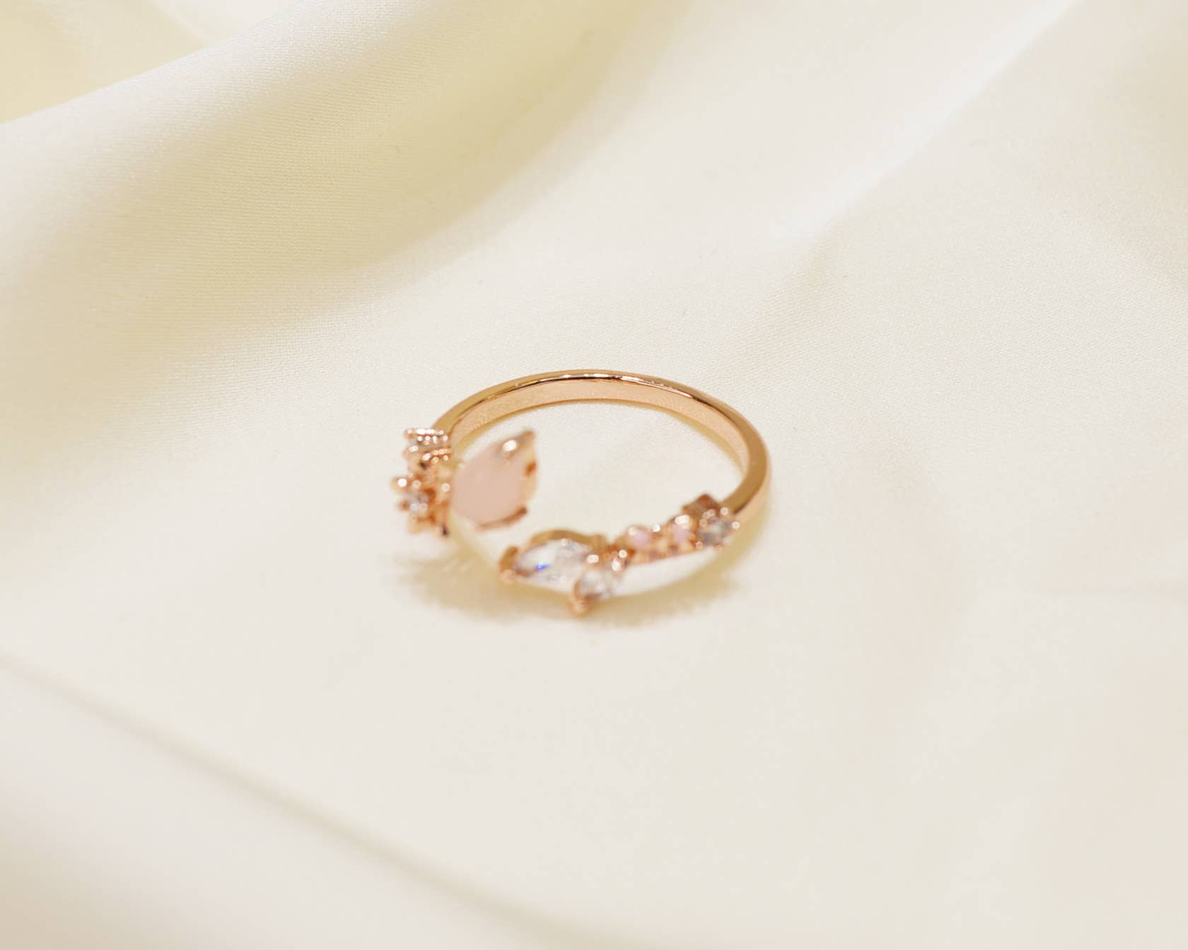 Melange Blanc - Wholesale Multi-Stone Ring - R013 Pink Flower ring, Pink gem stone ring, floral ring5