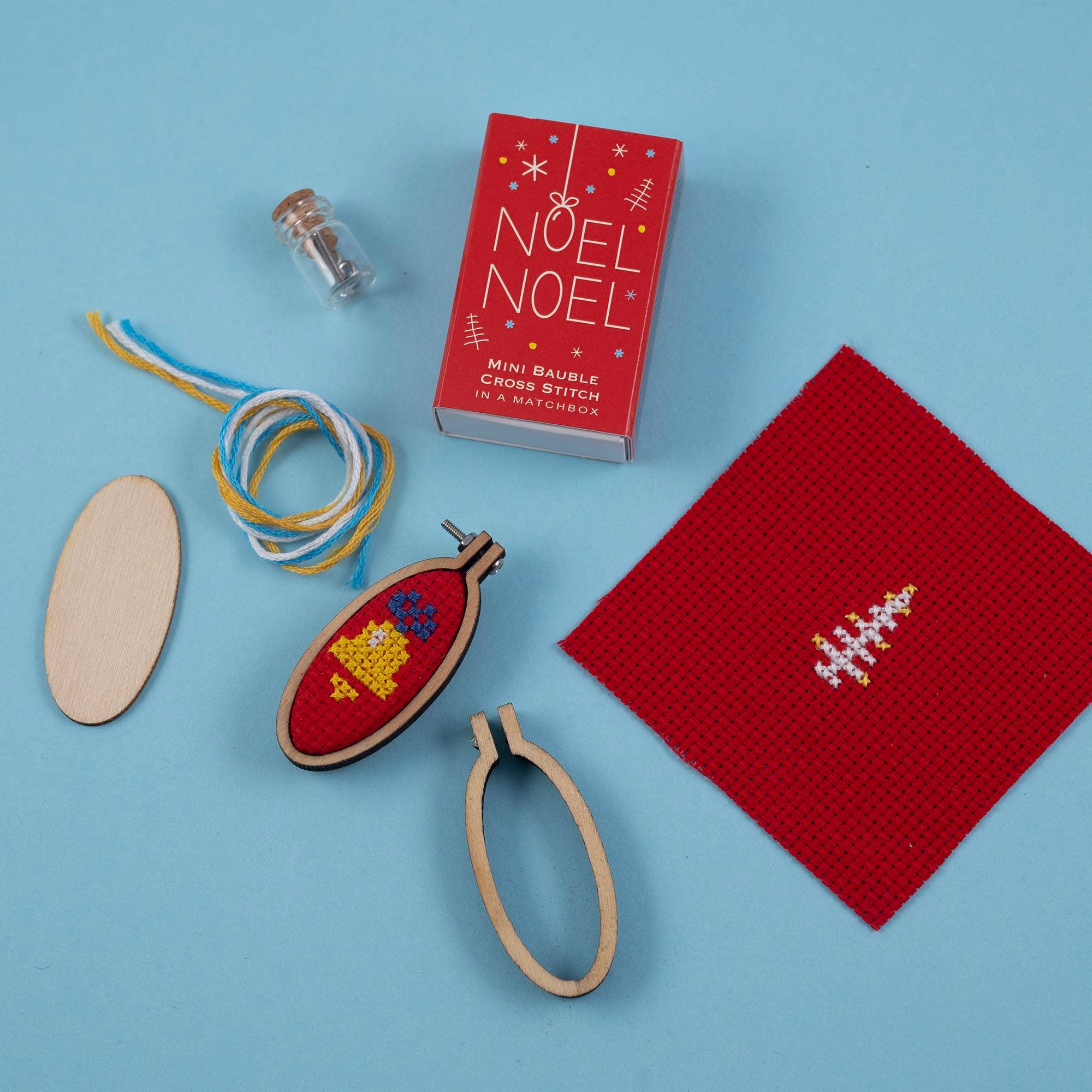 Marvling Bros Ltd - Vente Accessoire de broderie/point de croix - Kit de point de croix Noel Noel pour boules de Noël dans une boîte d'allumettes6