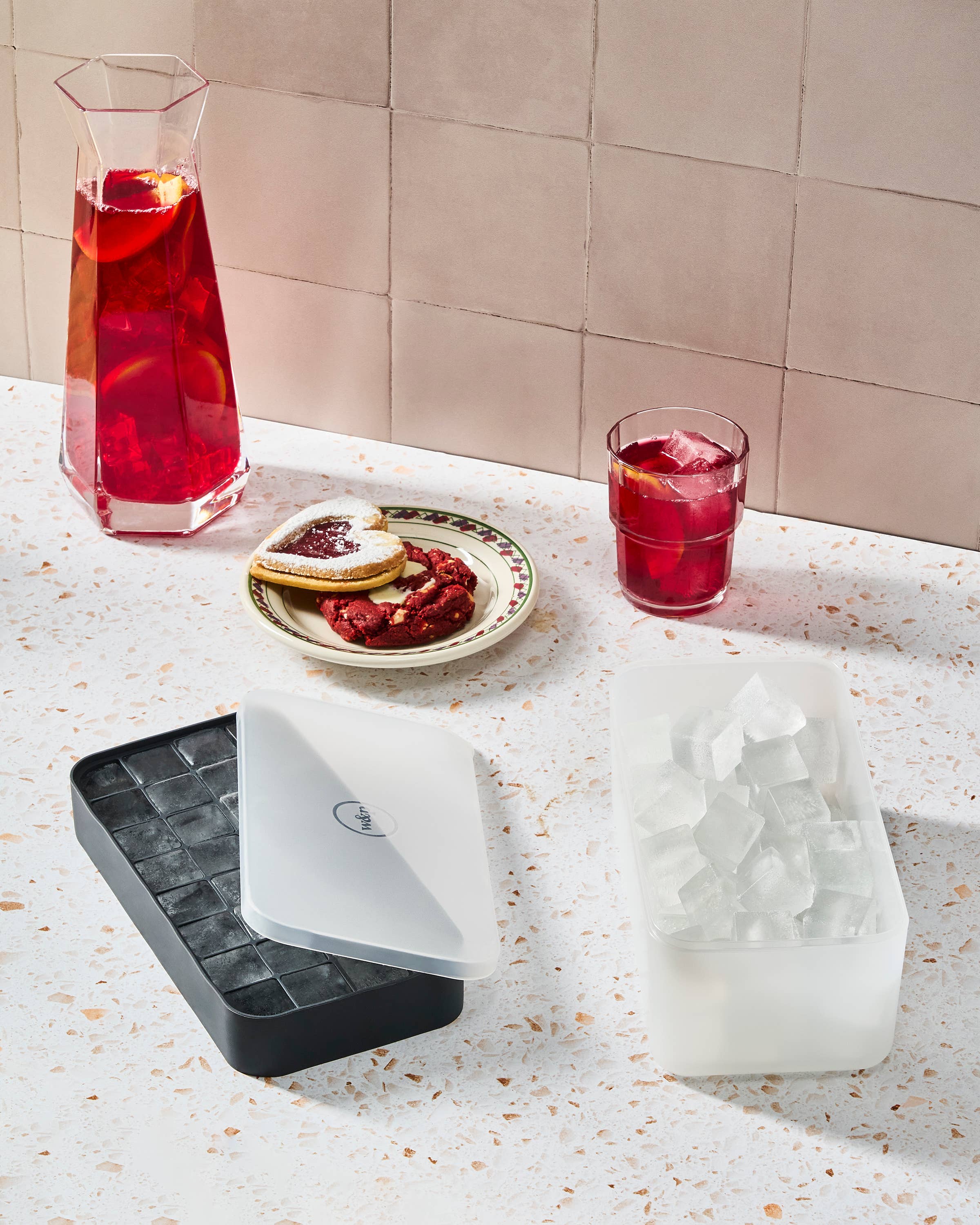 W&P - Wholesale Ice Tray/Mold - Ice Box - Everyday Cube Silicone Ice Tray with Storage6