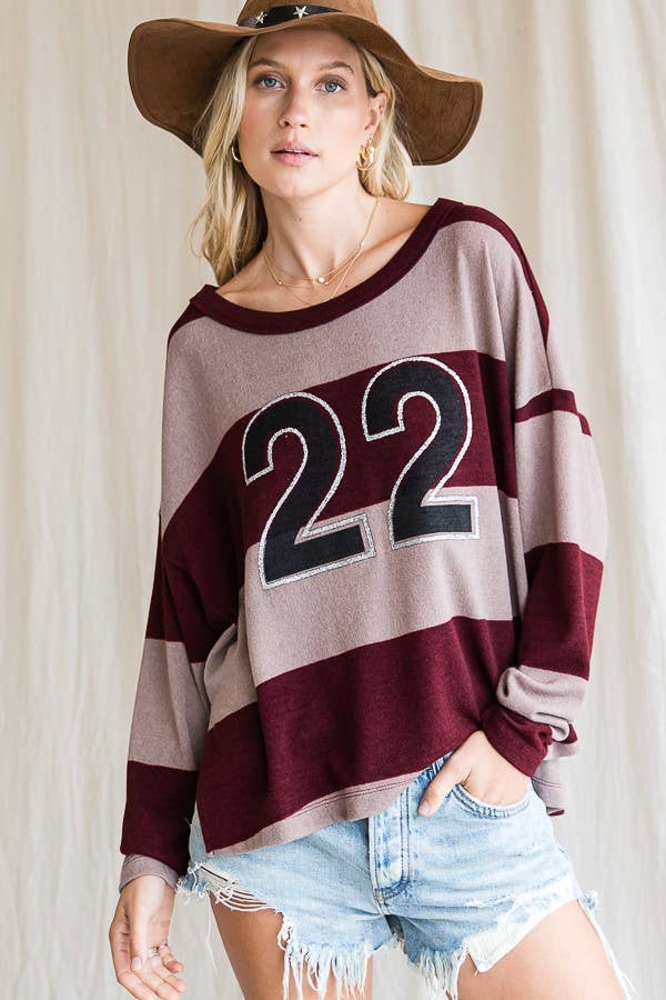 BORDEAUX/MOKA SALDI OUTLET T1589 Top a blocchi di colore con stampa numero 22 in vendita all'ingrosso su Faire11