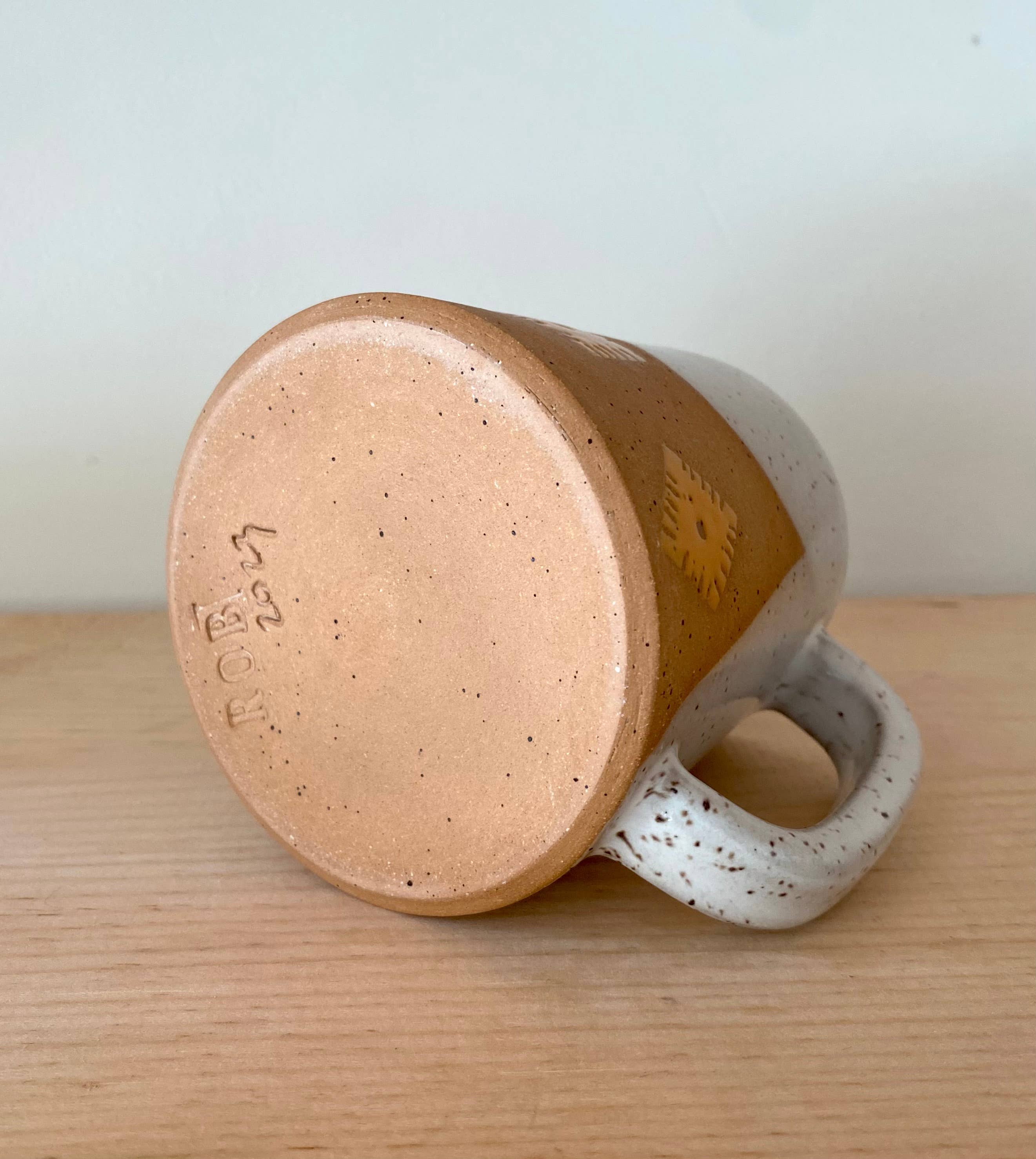 ROB Ceramics – wholesale Kaffekoppar – Cheez It Mugg Handgjord Keramik7