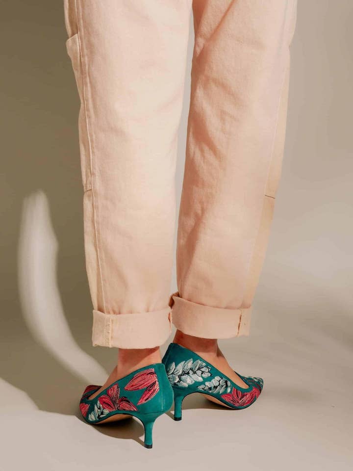 Mangará Atelier - Wholesale High Heels - Women's - Grey Suede Embroidered Pumps – Kitten Heel Style4