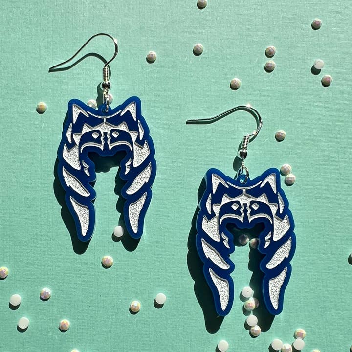 Ahsoka Tano Ohrhänger aus Acryl für den Großhandel von The Sweet Squid