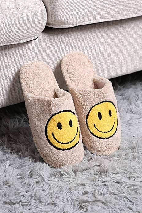 Funky Junque - Wholesale Slippers - Women's - Plush Slippers - Smiley Face - Beige1