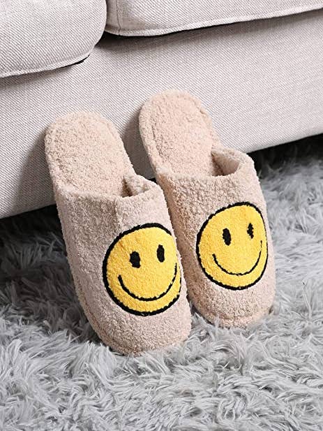 Funky Junque - Wholesale Slippers - Women's - Plush Slippers - Smiley Face - Beige1