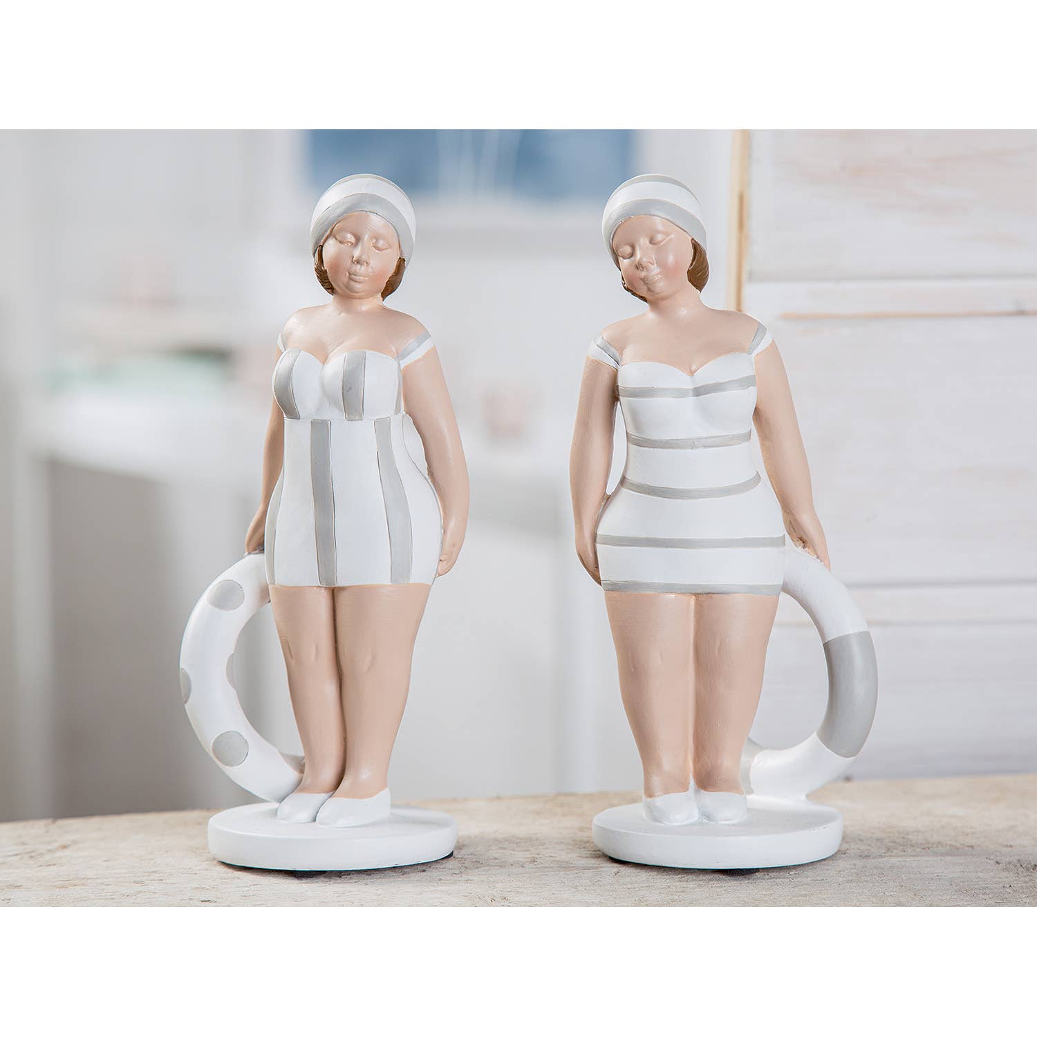 Gilde Handwerk Macrander GmbH & Co. KG - Wholesale Decorative Figurine - Figure “Becky” grey/white, 2-assorted, h.20,5cm1